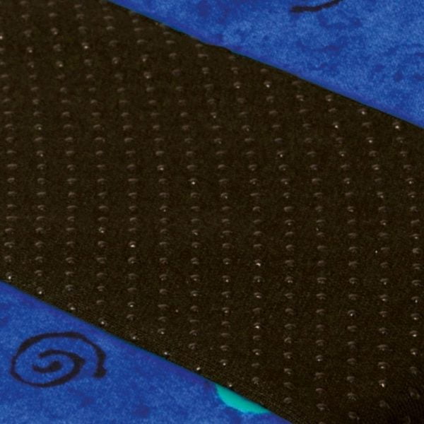 Dit is de achterkant van het blauwe zitkussen met een patroontje