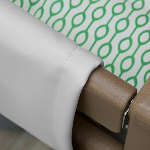 Bedhekbeschermer voor onrusthekken. eenvoudig te bevestigen met klittenband. Detail van dichtbij.