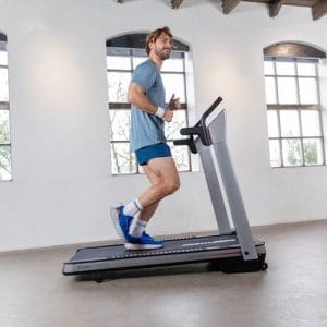 Loopband Runner DTM400i - Flow Fitness, sfeerimpressie