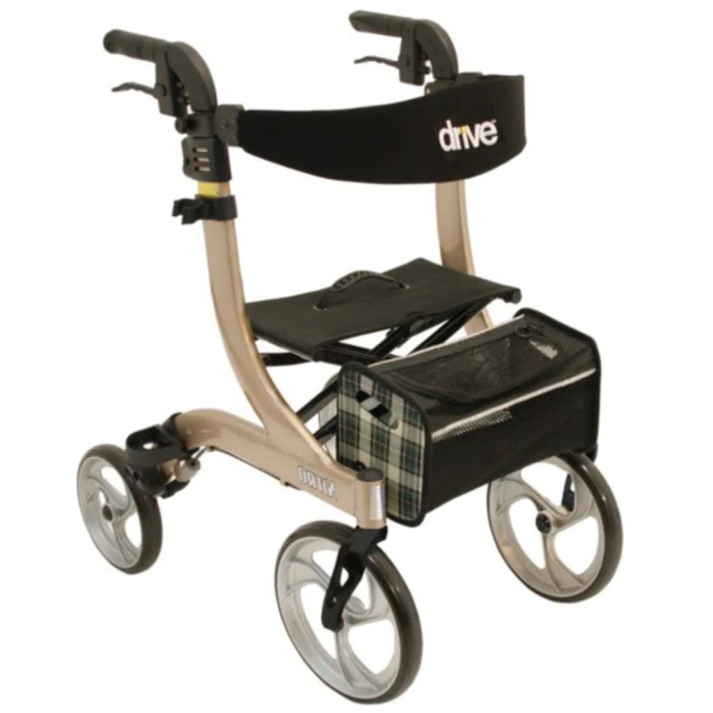 Rollator Nitro van Drive in champagne met zachte banden, zitting en tas voor comfortabel lopen binnen en buiten