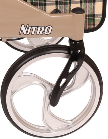 Drive Nitro rollator met zacht wiel in champagnekleur voor comfortabel en stabiel lopen binnen en buiten