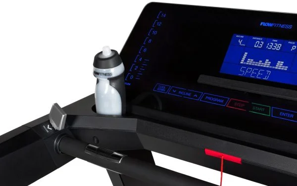 Flow Fitness loopband T3i kan tot een gewicht van 200 kg. Ingezoomd waterbutton