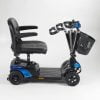 De  Colibri™4 is door zijn beperkte omvang een ideaal vervoersmiddel in voor smalle paden en kleine ruimtes. Dit is de kleur blauw.