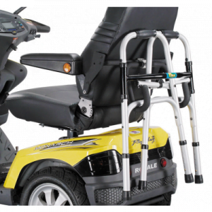 Rollatorhouder voor de Drive Scootmobielen met armleuning bevestigingmonteert u eenvoudig aan uw scootmobiel zodat u uw rollator gemakkelijk kunt meenemen. 