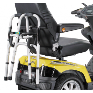 Rollatorhouder voor de Drive Scootmobielen met armleuning bevestigingmonteert u eenvoudig aan uw scootmobiel zodat u uw rollator gemakkelijk kunt meenemen.