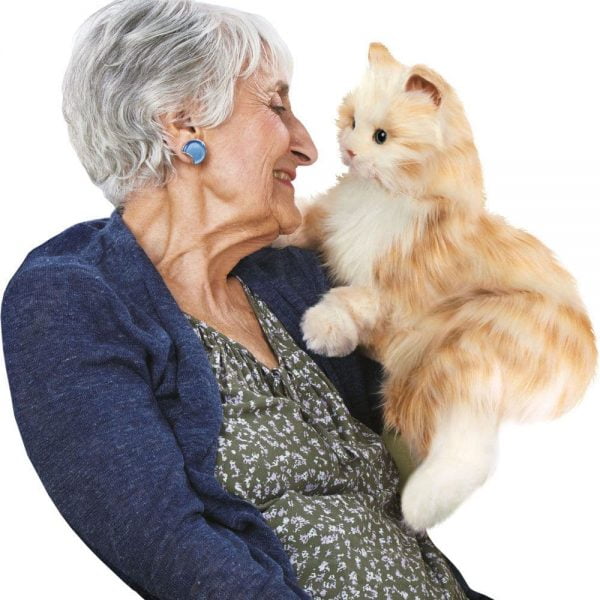 interactie kat specifiek voor ouderen van merk Hasbro Joy for all