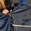 Scootmobiel regenponcho in 2 maten rits over gehele breedte