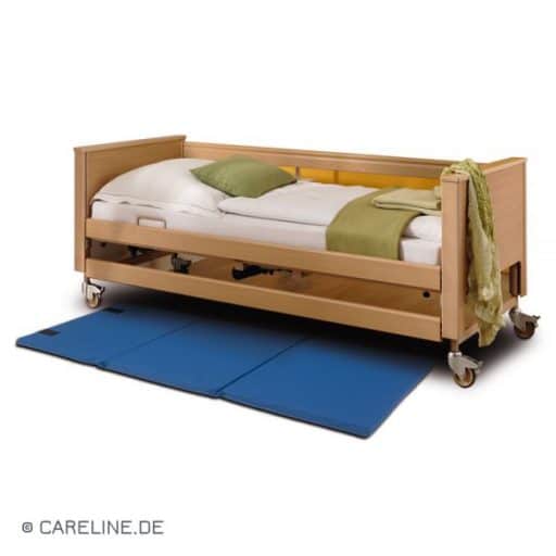 valmat_3x-opvouwbaar_careline_thuiszorgwinkel.nl_1 Opvouwbare valmat die in 3 delen is op te vouwen. Te zien als voorbeeld bij een bed