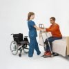 Molift Raiser-Pro van het merk Etac voor eenvoudig van rolstoel naar bed en vice versa