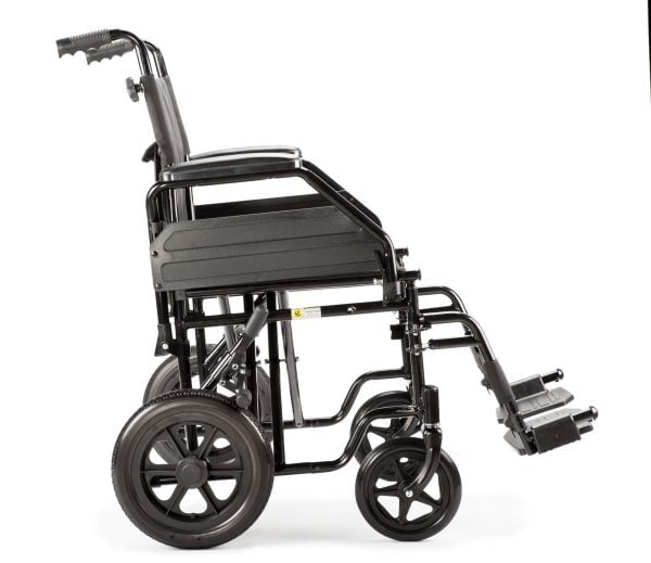 Multi Motion transport rolstoel in 2 maten van 45 en 50 cm zitbreedte bekeken vanaf de zijkant
