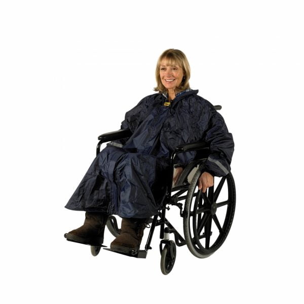 regenponcho met mouwen van het merk Splash voorbeeld rolstoel