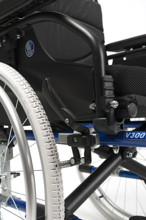 V300 DL rolstoel van het merk Vermeiren is in hoogte verstelbaar