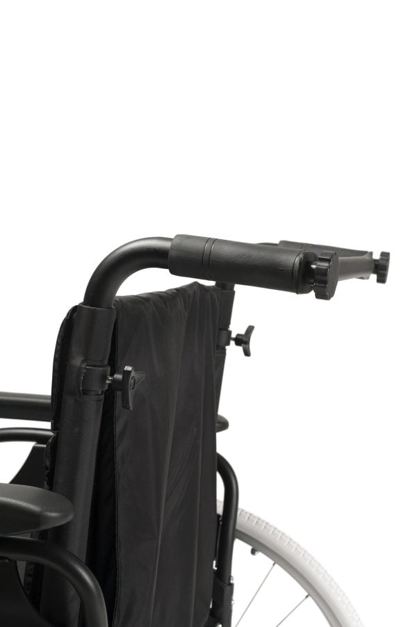 V300 DL rolstoel van het merk Vermeiren met in hoogte verstelbare duwhandvatten