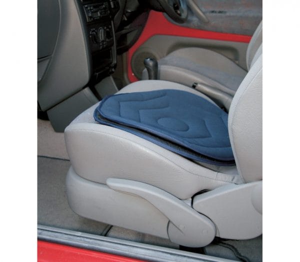 Flexibele draaischijf Vitility Ø 44 cm in donkerblauw op een autostoel voor veilig in- en uitstappen.