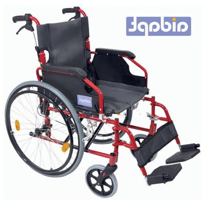 Aidapt DeLuxe VA165 lichtgewicht rolstoel rood met grootwielen en dubbel remsysteem.