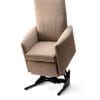 Sta-opstoel Bellino met 3 motoren in vele kleuren, type bekleding en maten te verkrijgen. Dit is de kleur beige.