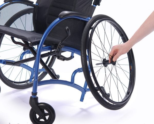 Strongback rolstoel 24 met optimale optimale zitcomfort met quick release wielen