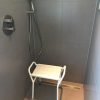 Douchekruk van het merk Aidapt in hoogte verstelbaar van 49 tot 62 cm in 2 uitvoeringen