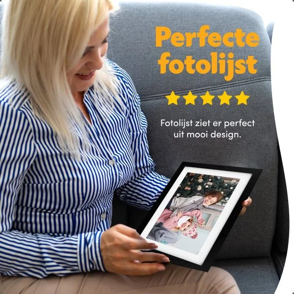 Digitaal fotolijst van het merk Puro & Co verkrijgbaar in 3 maten en diverse kleuren. Dit is zwart met wit venster. Geen abonnementskosten