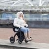 Rollz Motion Electric Een veelzijdige 3-in-1 rollator, transportstoel & elektrische rolstoel. Dit is een voorbeeld