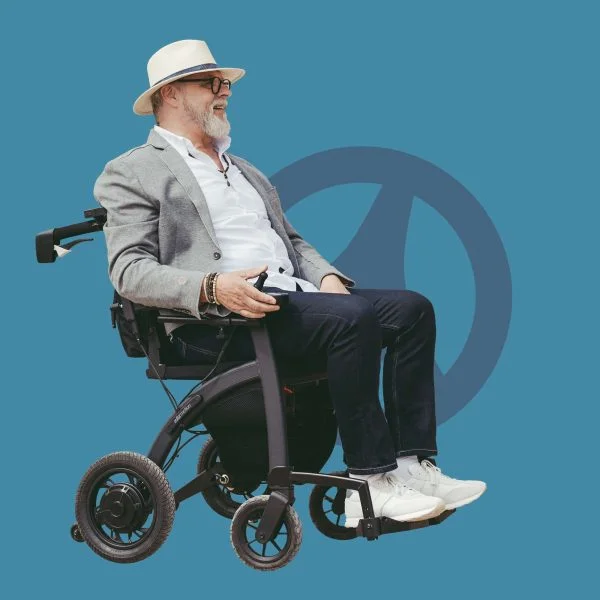 Rollz Motion Electric Een veelzijdige 3-in-1 rollator, transportstoel & elektrische rolstoel. Dit is een voorbeeld van de joystick bediening