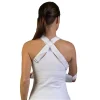 Achteraanzicht van persoon met witte universele hemi-sling die arm en elleboog ondersteunt.