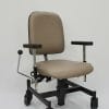 Trippelstoel Mondo 9003 mechanisch met beige zitting, rugleuning, armsteunen en vier wielen