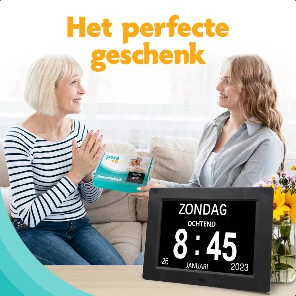 Deze dementieklok is speciaal ontworpen om in één oogopslag belangrijke informatie weer te geven, zoals de tijd, de dag, welk dagdeel het is en de datum.