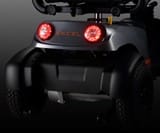 Scootmobiel Excel Galaxy Compact II EVO in de kleur donkergrijs. Dit is de achterzijde met de verlichting zichtbaar.