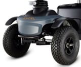 Scootmobiel Excel Galaxy Compact II EVO in de kleur donkergrijs. Dit is voorzijde waar de wielen zichtbaar zijn.