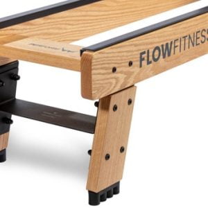 Deze Elevation monteert u onder de Flow Fitness roeitrainer, om deze met 20 cm te verhogen.