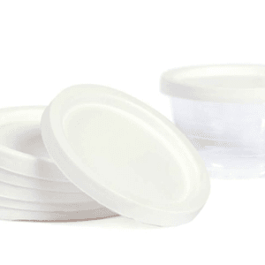 Witte Severo deksels voor medicijnvermaler 3.1 cups, stapel met losse deksel en transparante cup op witte achtergrond.