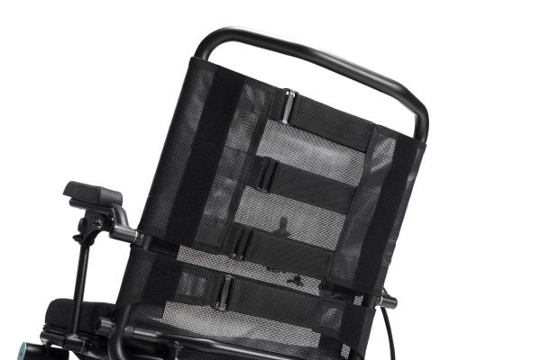 Elektrische rolstoel Plego van het merk Vermeiren, met verschillende kleuraccenten. Rugleuning met spanbanden