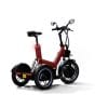 Elektrische driewieler Joiny G100 in rood met hoge zit, twee achterwielen en compact frame voor stabiele mobiliteit