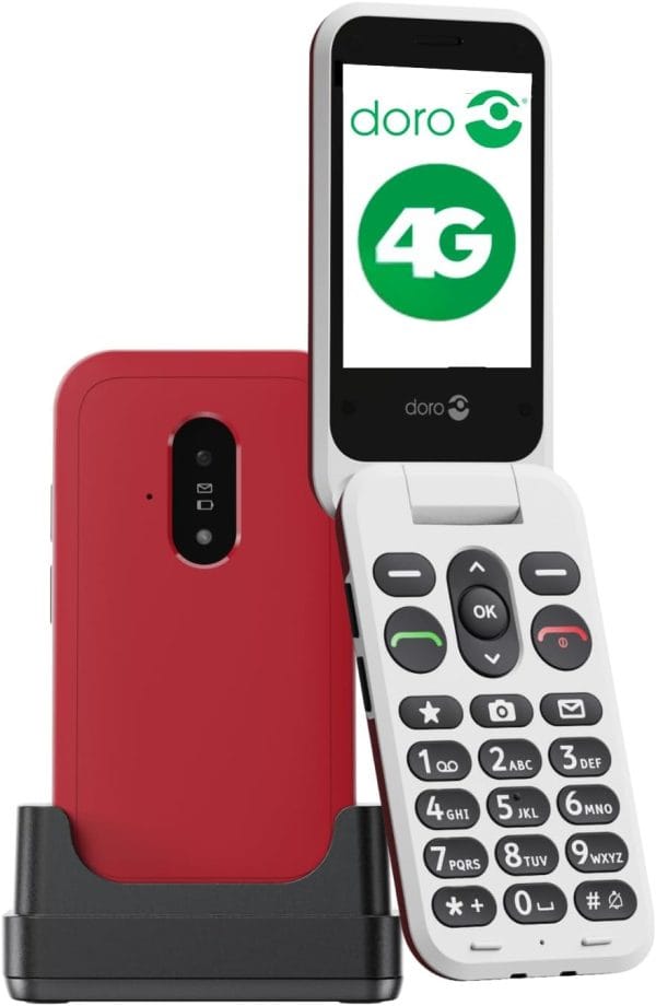 Rode Doro Leva E22 seniorentelefoon met groot toetsenbord, opengeklapt naast laadstation en achterzijde