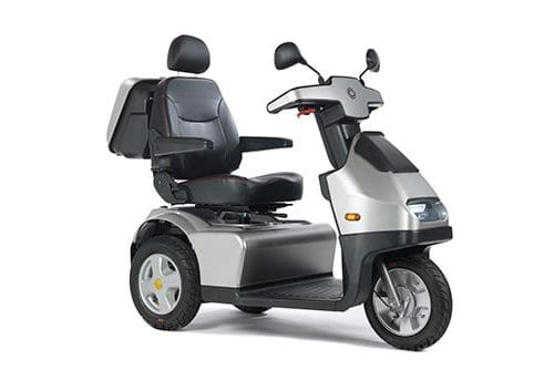 Zilverkleurige Afikim Breeze S3 heavy-duty scootmobiel met zwarte draaistoel, armleuningen en koplamp