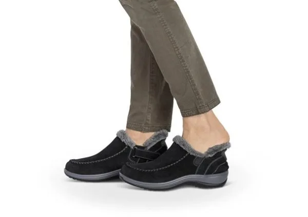 Zwarte Lorin moccasin van orthofeed met eenvoudige instap.