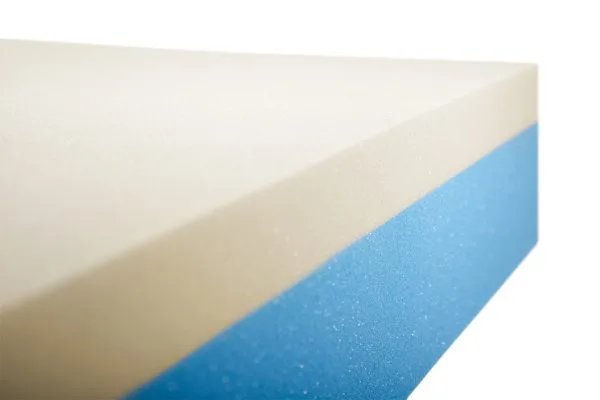 Presstige matras gemaakt van traagschuim.