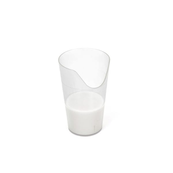 Drinkbeker met neusuitsparing in 2 kleuren.