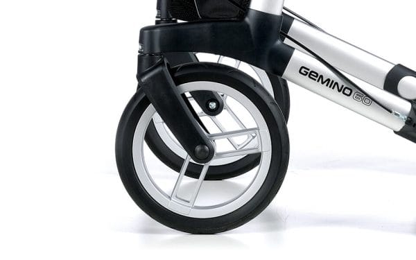 De Gemino 60 Walker is een lichtgewicht buiten rollator met elleboogondersteuning.