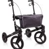 Rollator Topro Olympos ATR BLACK SERIES maat S, zwart met grote offroad voorwielen en ruime boodschappentas.