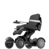 Onderaanzicht van de XSTO M4 elektrische rolstoel – zwart frame, verstelbare rugleuning, voetensteun en zelfbalancerend systeem zichtbaar