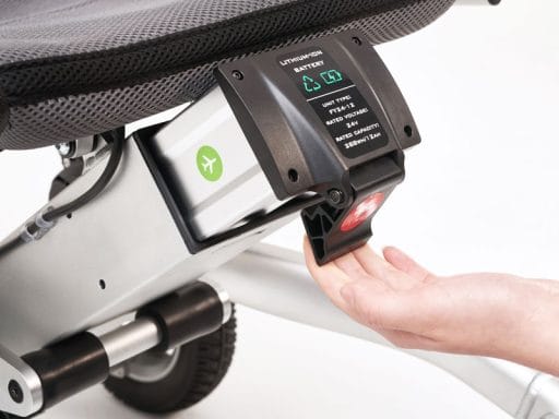Lithium accu van de Smartchair MAX-S elektrische rolstoel – 12V 12Ah, uit te breiden voor 30 km actieradius, veilig en eenvoudig opladen.