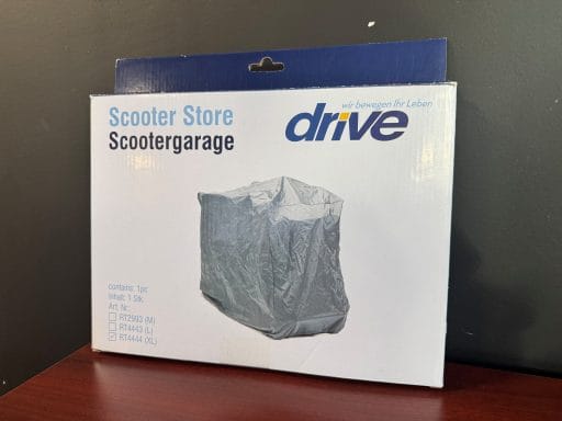 Scootmobiel_Garagehoes_Voorkant_Thuiszorgwinkel.nl Scootmobiel_Garagehoes_Voorkant_Thuiszorgwinkel.nl