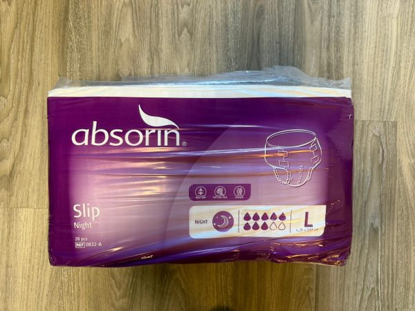 Paarse verpakking Absorin Slip Night incontinentieslips maat L op houten vloer