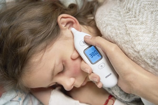 Kindvriendelijke Omron Gentle Temp 533 oorthermometer meet 38,0 °C bij slapend kind