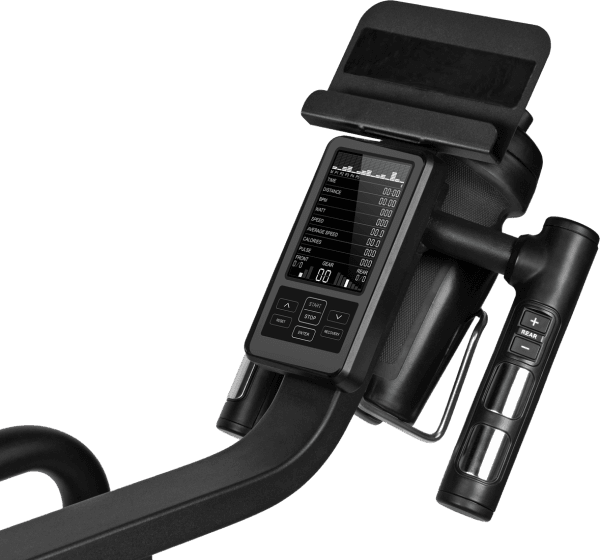 VirtuFit Etappe 2.0i indoor cycle bike zwart stuur met trainingscomputer, tablethouder en bidonhouder in close-up weergave.
