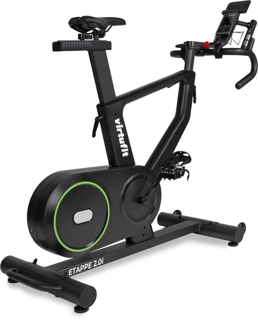 VirtuFit ETAPPE 2.0i indoor cycle bike, zwarte spinningfiets met verstelbaar zadel, multigrip stuur en tablethouder voor intensieve thuisworkouts.