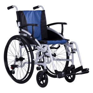 Rolstoel Excel G-Lite Pro met antikiep wielen, blauw-zwarte bekleding en lichtgewicht frame voor dagelijks gebruik