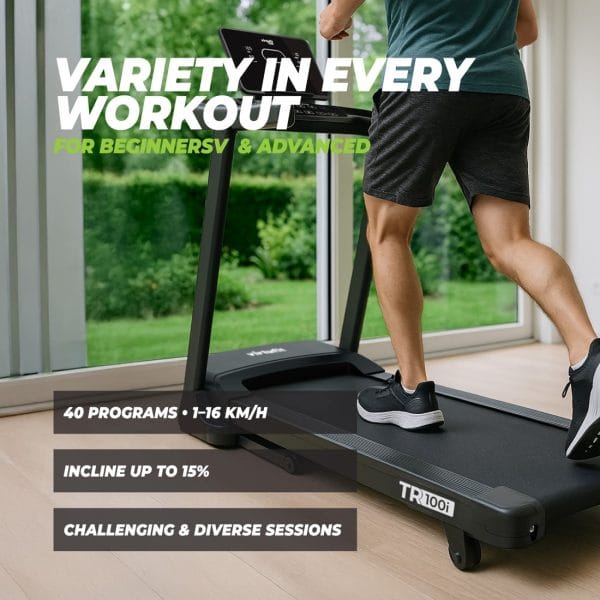 VirtuFit TR100i loopband model 2026 in gebruik binnenshuis, met 40 programma’s en helling tot 15%..